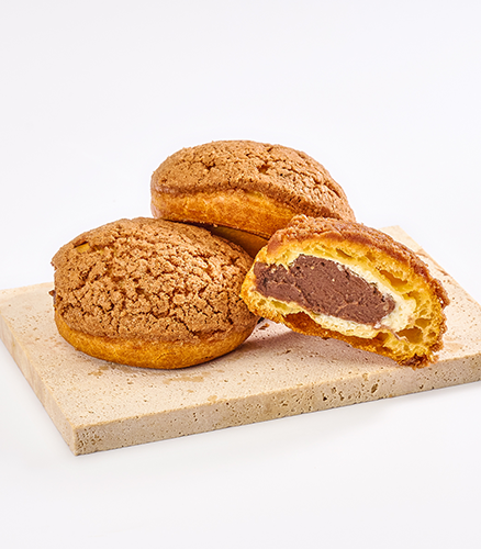 Chocolate and Vanilla Cream Puff